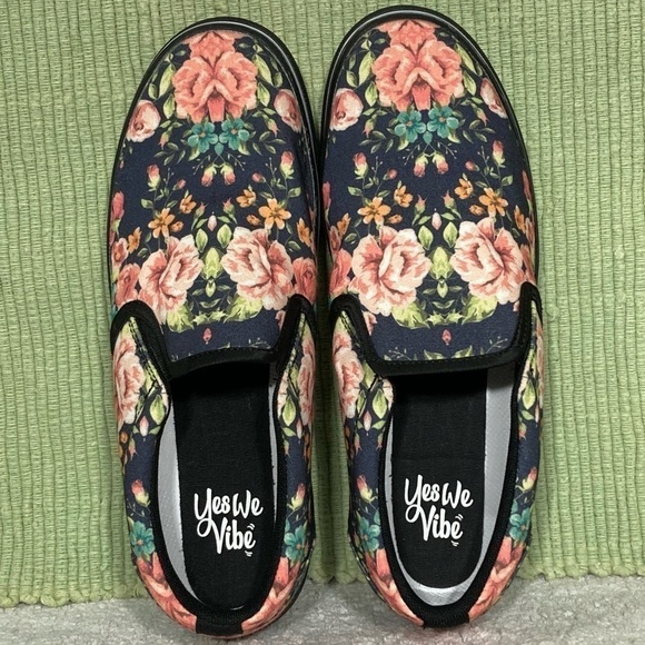 Yes We Vibe Unisex Blue Floral Canvas Slip On Sneaker Shoes SZ M 9 & W 10.5 NWOT - Picture 10 of 11